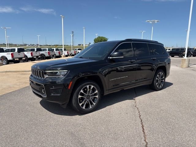 2021 Jeep Grand Cherokee L Overland in Diamond Black Crystal Pearlcoat — front three-quarter view