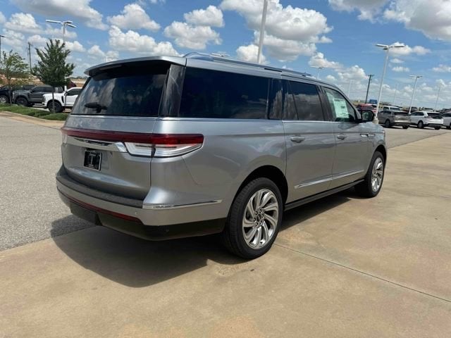 2024 Lincoln Navigator L — detail view