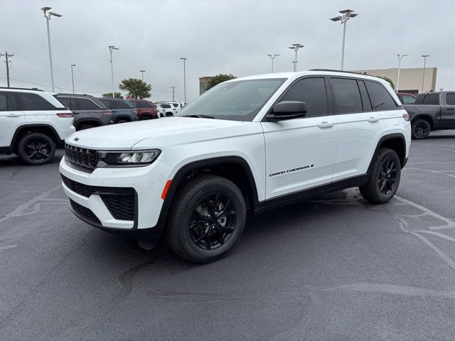 2026 Jeep Grand Cherokee GRAND CHEROKEE LAREDO ALTITUDE 4X4 in Bright White Clear-Coat Exterior Paint — front three-quarter view