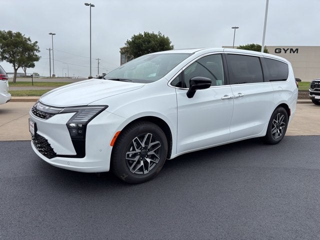 2027 Chrysler Pacifica PACIFICA LIMITED in Bright White Clear-Coat Exterior Paint — front three-quarter view